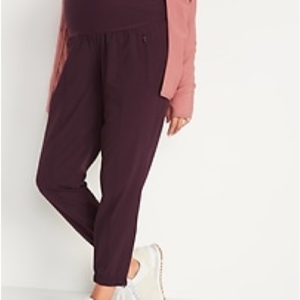 MATERNITY Rollover-Waist StretchTech Jogger Pants, size medium